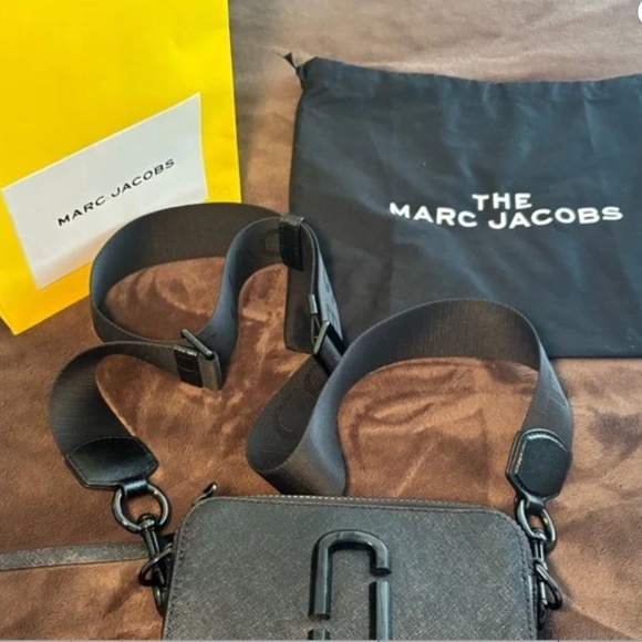 Authentic Marc Jacobs Camera Bag - Picture 6 of 10